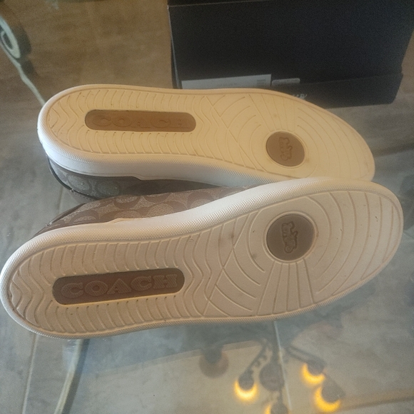 Shoes - Picture 6 of 7